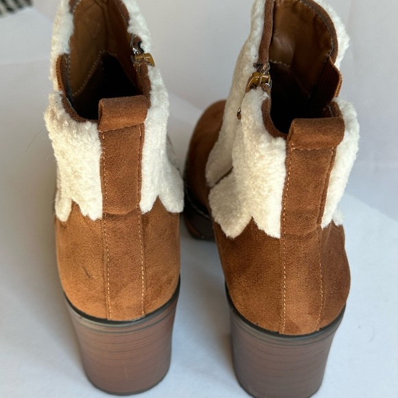 Pierre Dumas Brown Faux Suede Sherpa Trim Ankle Chunky Block Heel Boots Sz 9 - Picture 4 of 7